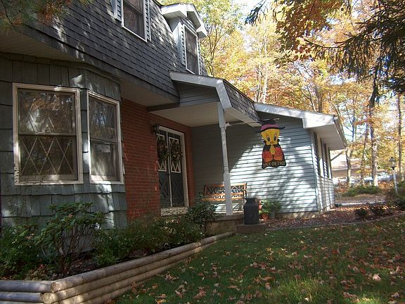FRONT LAWN & WALKWAY-FALL SEASON