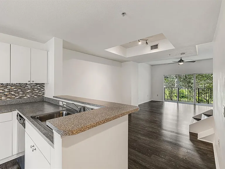 8900 NE 8th Ave #1107 — Photo 7
