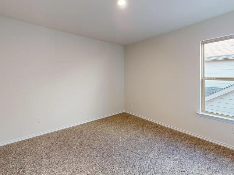 3941 Oak Creek Cir — Photo 14