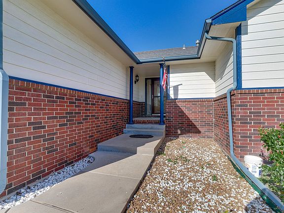 2nd image of 3605 N Governeour Cir