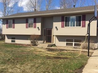 2812 Susan Dr, Bismarck, ND 58504