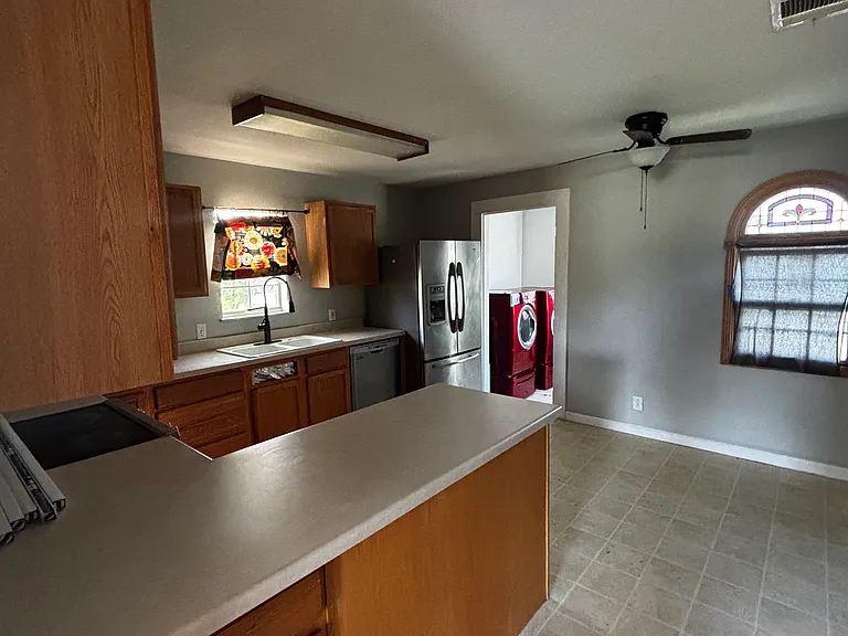 309 E Avenue L #B — Photo 2