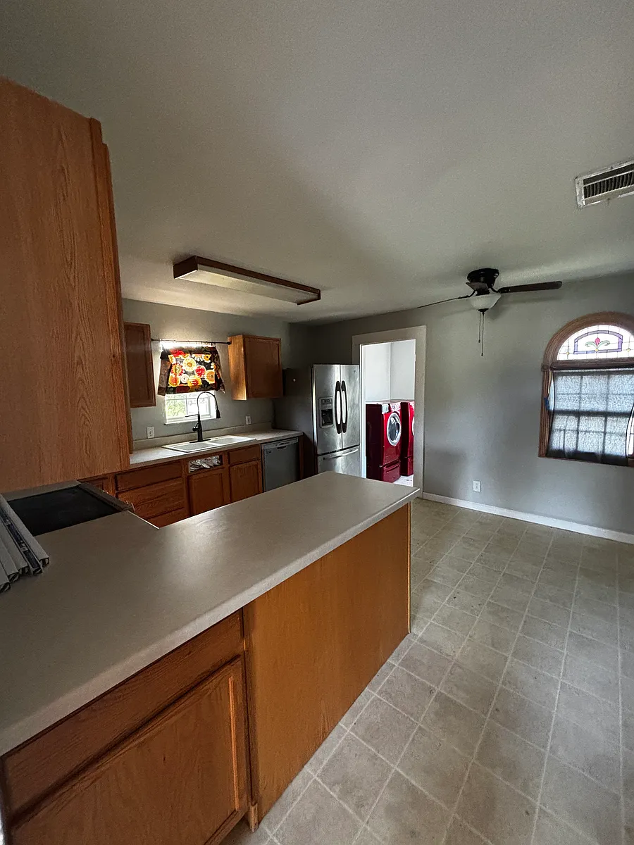 Building Photo - 309 E Avenue L #B
