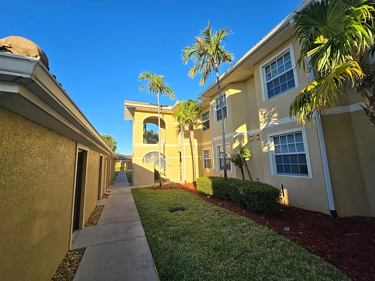 1101 Winding Pines Cir #202 — Photo 2