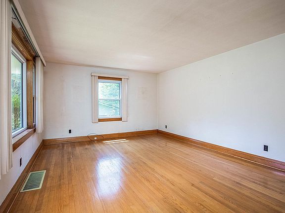 5th image of 2304 Abbott Dr