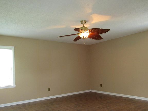 5th image of 307 Lake Oliver Dr