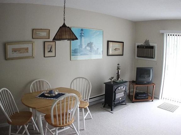 3rd image of 10 Beach Rd APT 15