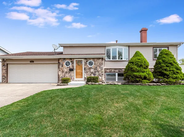 8717 S 84th Ave, Hickory Hills, IL 60457