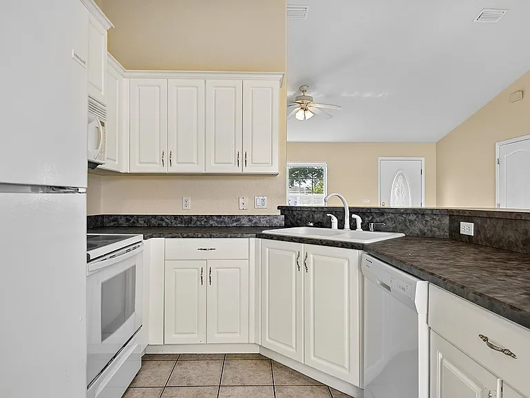 9 Lytton Ln — Photo 16
