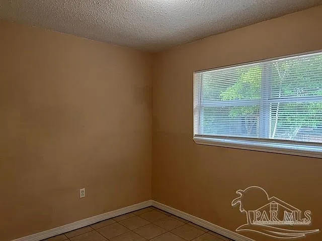 3229 Maplewood Dr — Photo 10