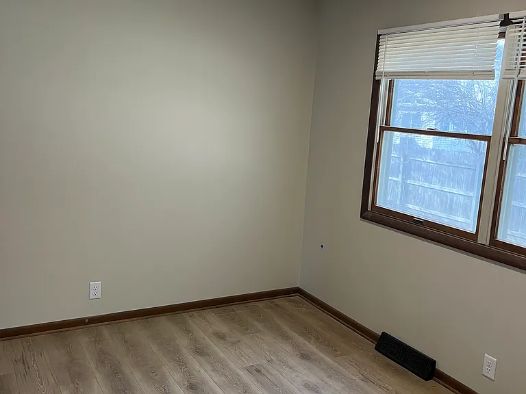 402 W Washington St #B — Photo 11