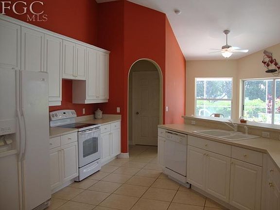 4th image of 2533 Chiquita Blvd S