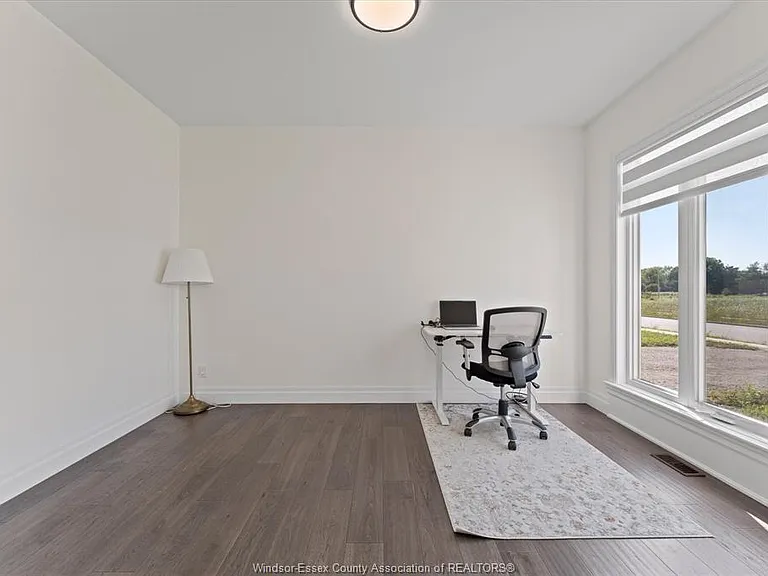 601 Holburn St — Photo 12