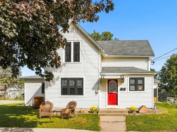 116 Monroe St, Decorah, IA 52101