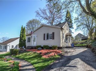 83 Holcroft Rd, Rochester, NY 14612