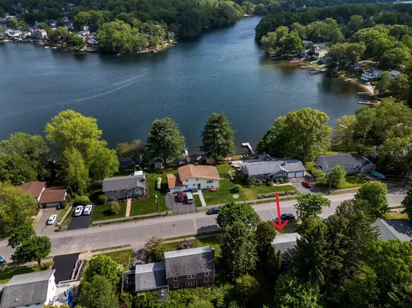 44 Fort Meadow Dr, Hudson, MA 01749