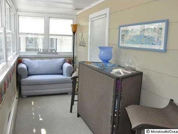 4th image of 121 Elizabeth Ave