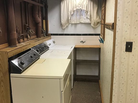 Laundry area-Basement 