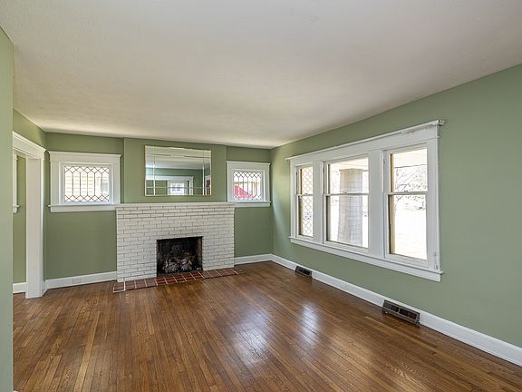 3rd image of 16315 Clifton Blvd