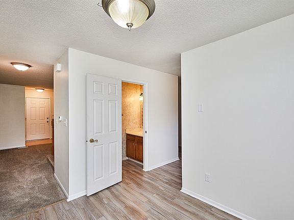 5th image of 204 Holiday Cir #26