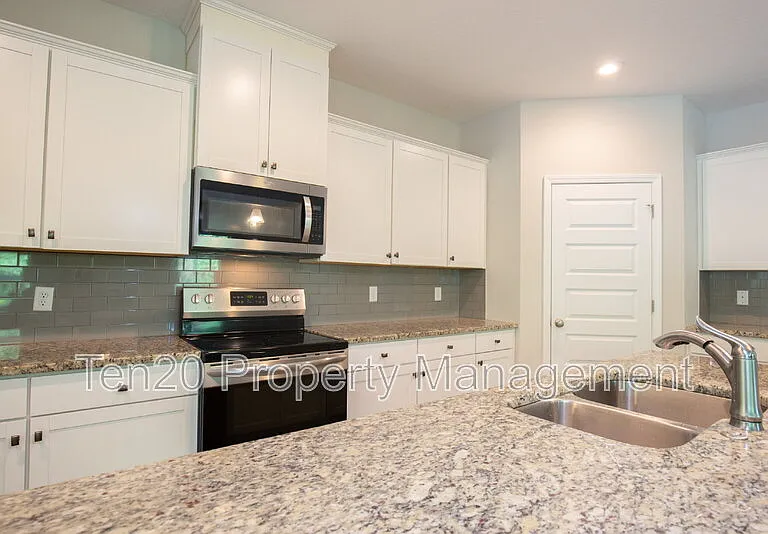 7272 Sorrel Dr — Photo 27