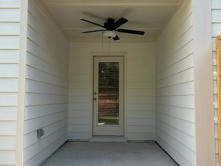 Patio area (w/ fan)