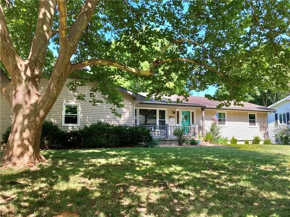 315 N Spruce St, Garnett, KS 66032