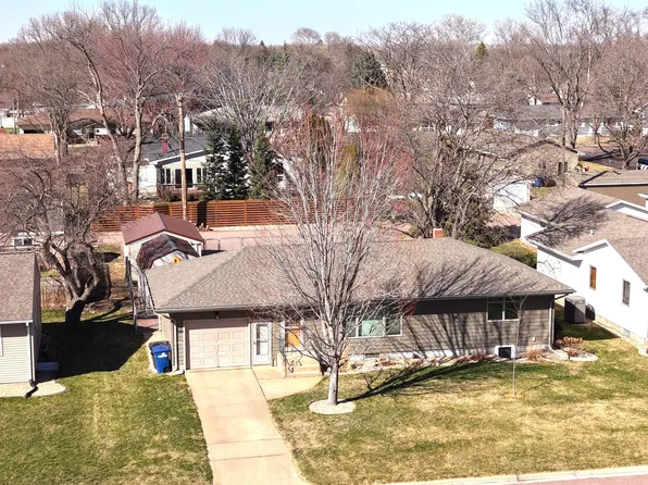 1414 E 3rd Ave, Mitchell, SD 57301