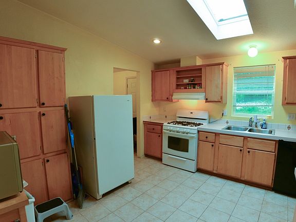 3rd image of 19607 83rd Ave E