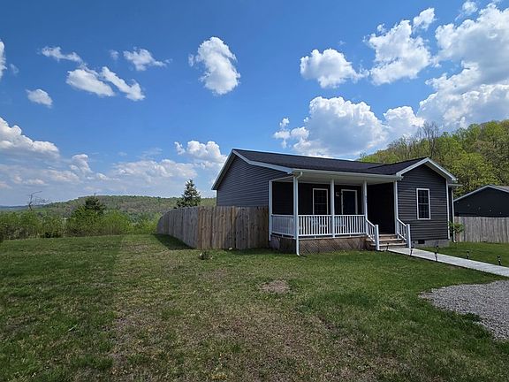 3rd image of 653 Sullivan Rd