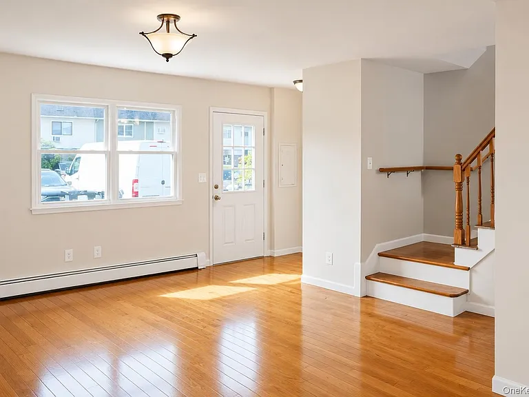 219 Chrystal Dr — Photo 4