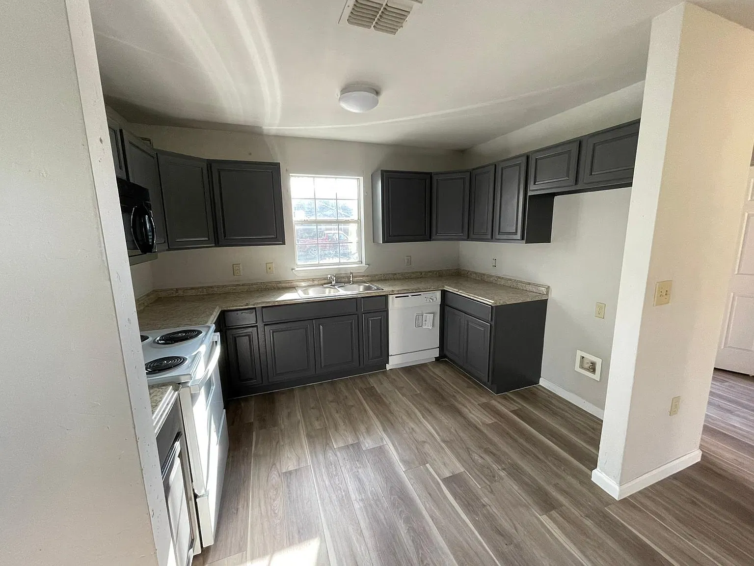 3411 El Benito Dr — Photo 3