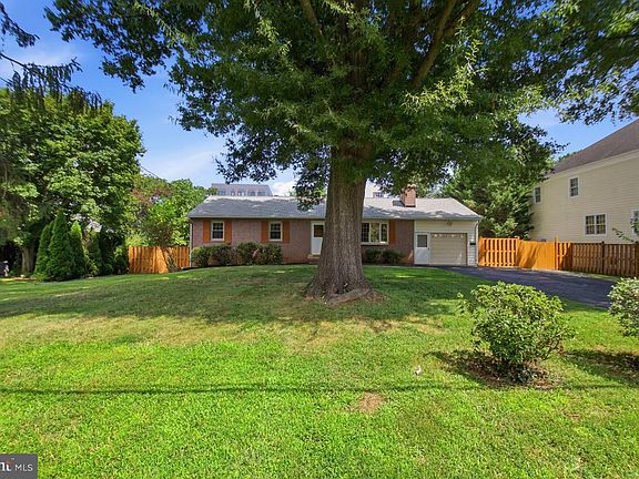 3rd image of 3601 McLean Ave