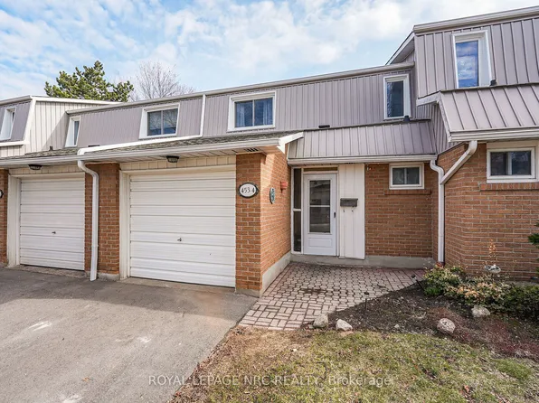453 Woodview Rd #4, Burlington, ON L7N 2Z9