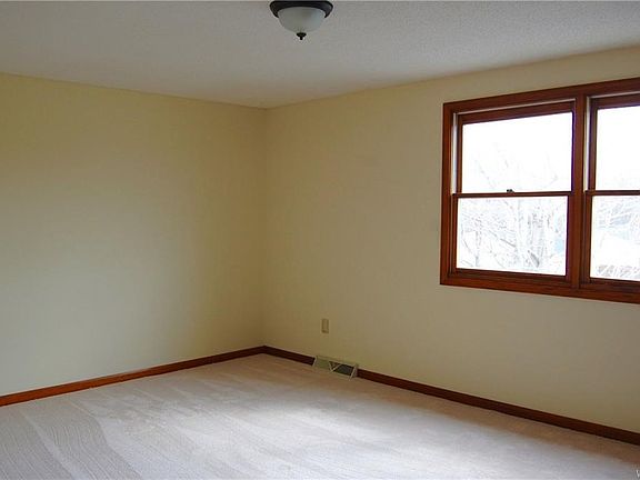 5th image of 338 Wimbledon Ct