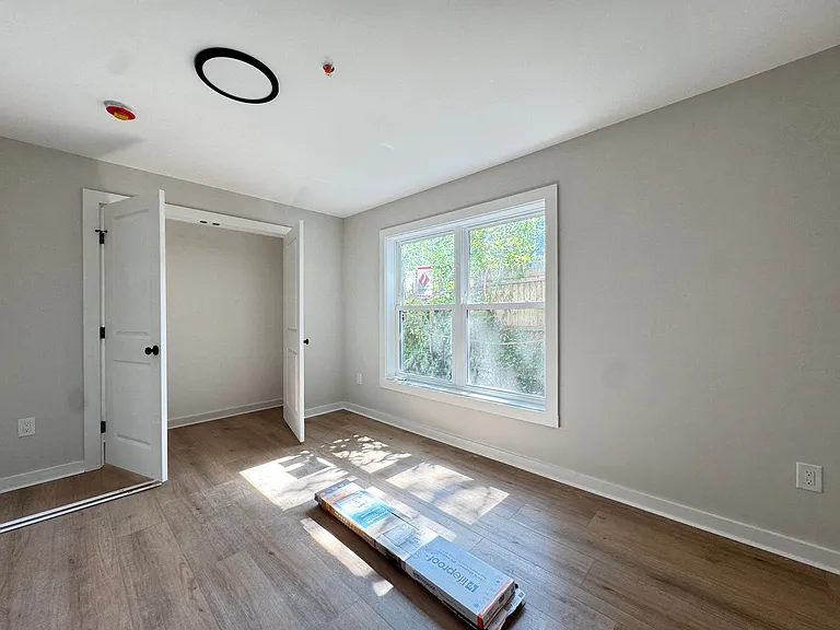358 Campbell Ave — Photo 13