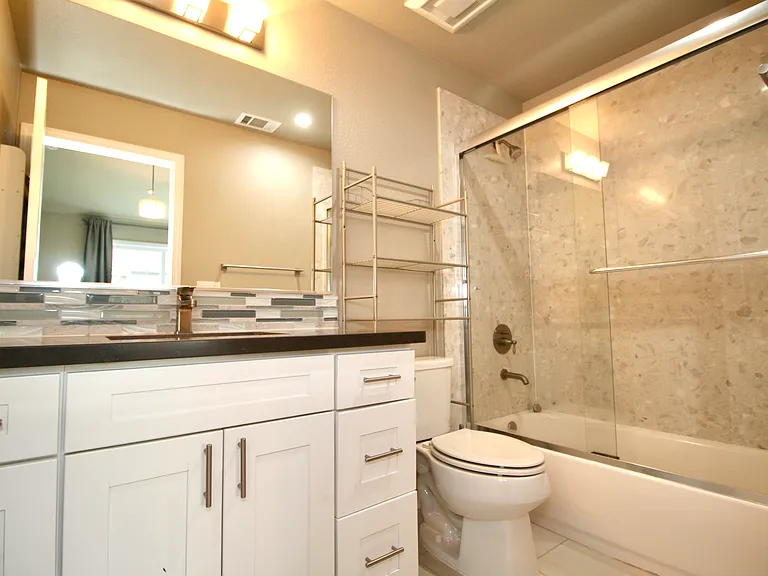 819 Estancia Ct — Photo 32