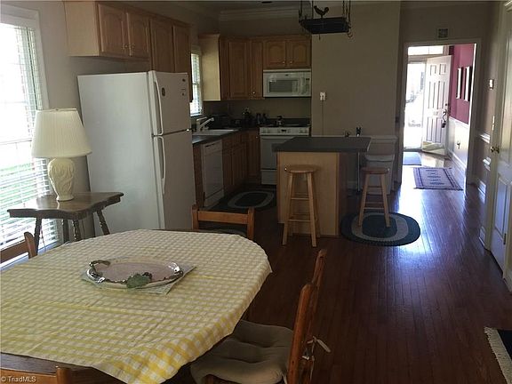 3rd image of 11 F Park Village Ln