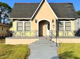 4050 Piedmont Dr, New Orleans, LA 70122