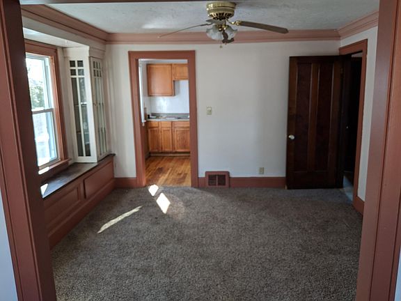 Dining room to kitchen dn