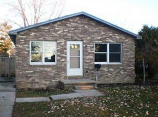 27076 Kelly Rd, Roseville, MI 48066