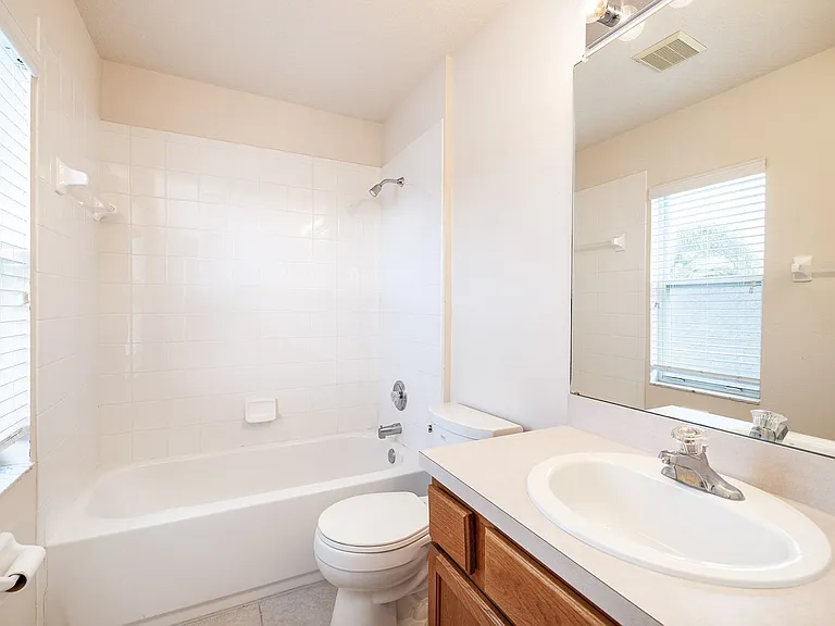 11328 Misty Isle Ln — Photo 10