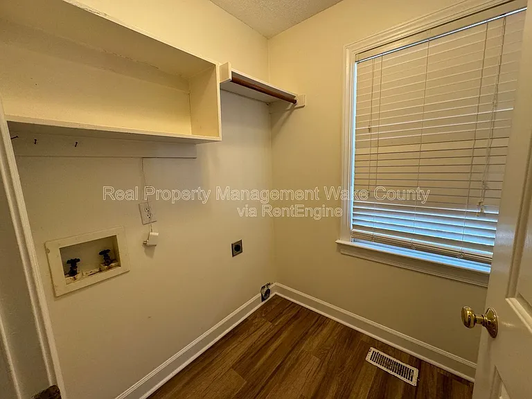 4328 Bartholomew Cir — Photo 15