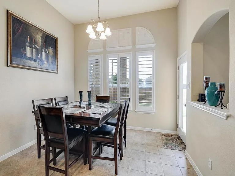 2209 Settlers Park Loop — Photo 10