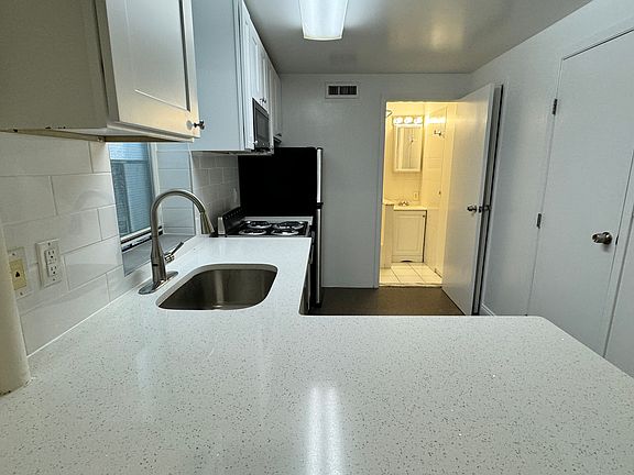 3rd image of 304 W 104th St APT 1F