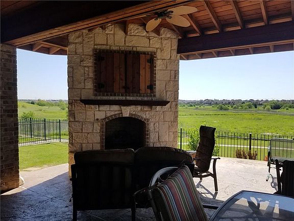 4th image of 935 Harbor Springs Dr
