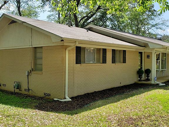 3rd image of 1110 E Neches St