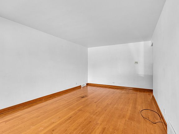 4th image of 10726 S Saint Louis Ave