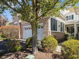 17 Pacio Ct, Roseland Boro, NJ 07068