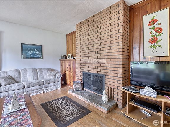 3rd image of 2224 Ross Road